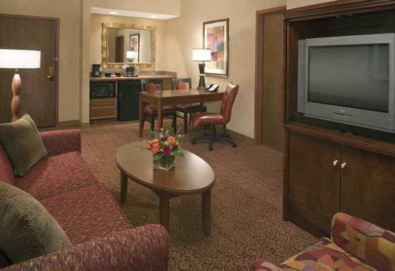 Embassy Suites By Hilton Norman Hotel & Conference Center Værelse billede